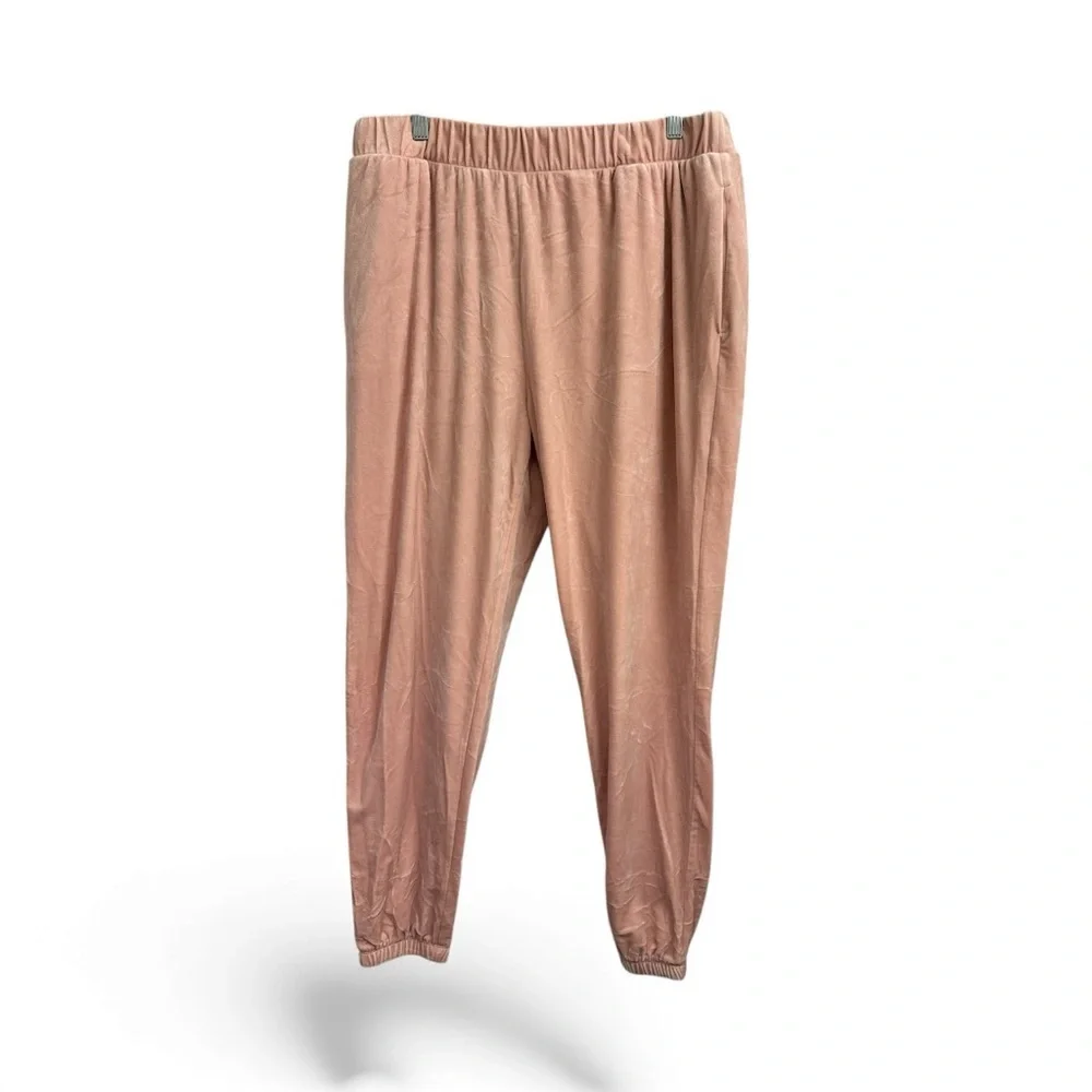 High-Waisted Luxe Velvet Jogger Sweatpants - Picture 3 of 7